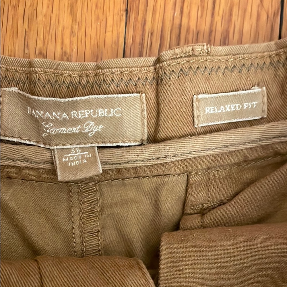 Banana Republic Tan Flat Front Shorts Relaxed Fit - Picture 2 of 3